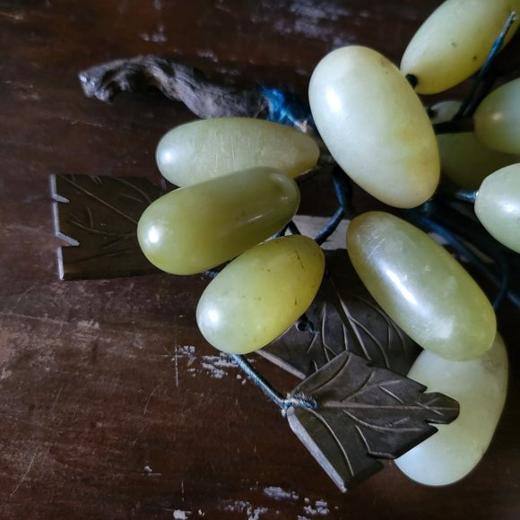 Vintage MCM Jade Grape Cluster Polished Stone Grapes, Stone Fruits - Picture 4 of 6
